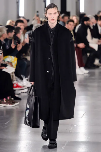 Look 3
